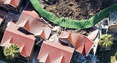 Artvin'de heyelan; apart otelin istinat duvarı çöktü, 1 yaralı