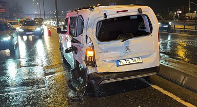 Avcılar D-100'de kamyonetin çarptığı hafif ticari araç yan yola geçti: 1 yaralı