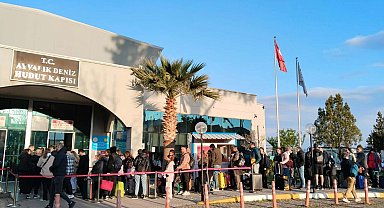 Ayvalık Deniz Hudut Kapısı'nda 'Midilli' kuyruğu