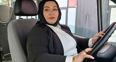 Babasını örnek alan 2 çocuk annesi, servis şoförlüğü yapıyor