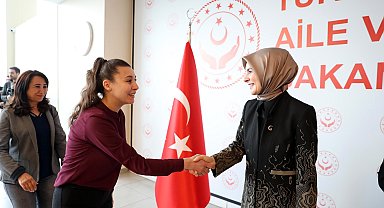 Bakan Göktaş, bakanlık personeli ile bayramlaştı