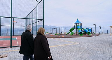 Bakan Kurum, bayramı yeni evlerinde karşılayan depremzede ailenin görüntülerini paylaştı