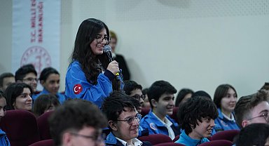 Bakan Tekin, 'İftarda Konuşalım' programında öğrencilerle buluştu