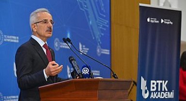 Bakan Uraloğlu: BTK Akademi 2.5 milyon kullanıcıyla, Türkiye'nin en büyük çevrimiçi platformudur