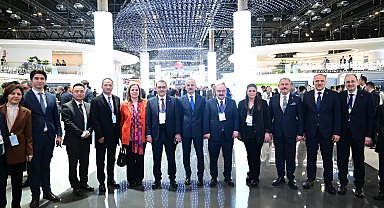 Bakan Uraloğlu, Mobil Dünya Kongresi'ne katıldı