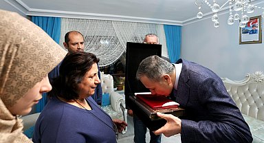 Bakan Yerlikaya, iftarda şehit ailesine konuk oldu