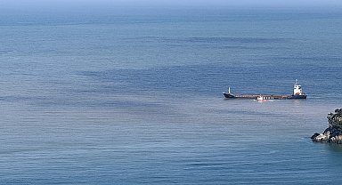 Bartın Irmağı'ndan akan çamurlu suyla denizin rengi değişti
