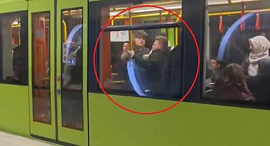 Başka bir yolcuya hakaret ettiği iddia edilen kişiyi, durakta metrodan attılar