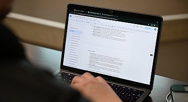 BAU'dan yapay zeka destekli chatbotlarla 'Bilişim Girişimciliği' dersi