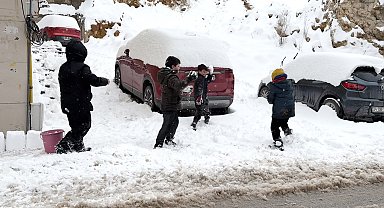Bayburt'ta 37 köy yolu kardan kapandı