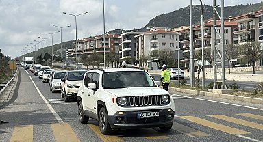 Bayram öncesi Muğla'ya tatilci akını; kilometrelerce araç kuyruğu oluştu