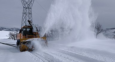 Bingöl'de kar; 130 köy yolu ulaşıma kapandı