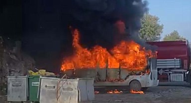 Bodrum'da minibüs alev alev yandı