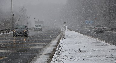 Bolu Dağı geçişinde hafif kar yağışı