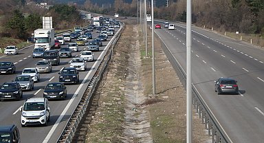 Bolu geçişinde otoyolda yoğun bayram trafiği