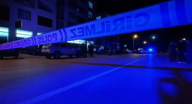 Borç- alacak nedeniyle tartıştığı akrabasını tabancayla vurdu