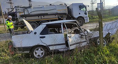 Bursa'da hafif ticari araç ile otomobil çarpıştı: 5 yaralı