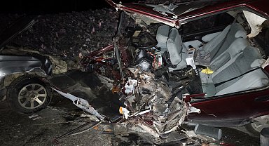 Bursa'da otomobil ile kamyonet çarpıştı: 1 ölü, 3 yaralı