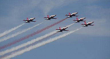 Çanakkale'de Türk Yıldızları'ndan gösteri uçuşu