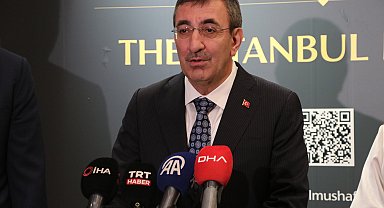 Cevdet Yılmaz, 'İstanbul Mushafı Sergisi'ni ziyaret etti