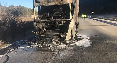 Çorum'da pirinç yüklü TIR yandı