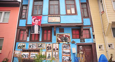 Dedelerinin mübadele dönemindeki hayatlarını Rum evinde yaşatıyor