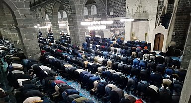 Diyarbakır'da bayram namazında tarihi Ulu Cami doldu