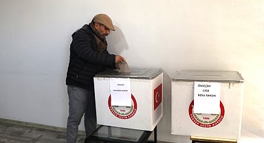 Diyarbakır'da CHP'liler ön seçimde 50 sandıkta oy kullanıyor