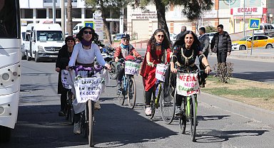 Diyarbakır'da kadınlar, '8 Mart' için pedal çevirdi