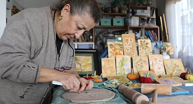 Doğadan topladığı bitkileri sanat eserine dönüştürüyor