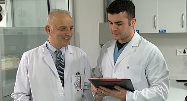 Doktor baba-oğul birlikte hayat kurtaracak