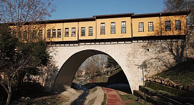 Dünyanın ilk çarşılı köprüsü Irgandı, 583 yıllık tarihiyle zanaatkarlara ev sahipliği yapıyor