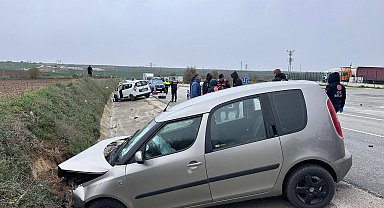 Edirne'de iki otomobil çarpıştı; 5 yaralı