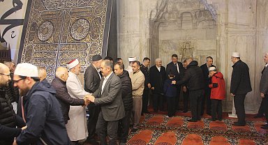 Edirne'de vatandaşlar bayram namazında Eski Cami'yi doldurdu