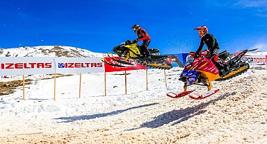 Erciyes'te düzenlenen Dünya Kar Motosikleti Şampiyonası'nda finalistler belli oldu