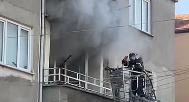 Ev yangınında futbol antrenörü öldü