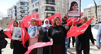 Evlat eylemine katılan anne: Terörsüz bir Türkiye istiyoruz