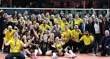 Fenerbahçe'yi altın sette geçerek Final-Four'a çıkan VakıfBank'ta hedef kupa