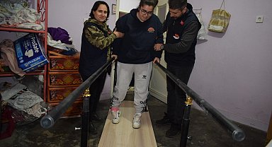 Fizik tedaviyle 5 yıl sonra adım atan Aysun, yürüyüp polis olmak istiyor