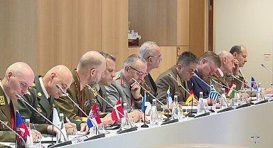 Fransa'da bir araya gelen genelkurmay başkanları Ukrayna'yı ve Avrupa güvenliğini görüştü