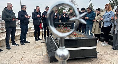 Gazeteci İsmail Güneş, mezarı başında anıldı