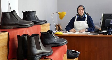 Gördüğü ilanla başladığı mesleğinde bölgenin tek kadın ayakkabı tasarımcısı oldu
