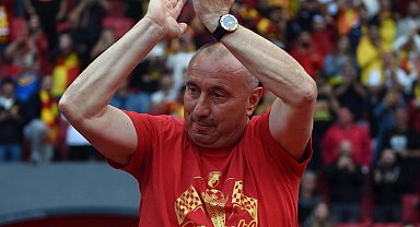 Göztepe'de Stoilov kupa koleksiyoneri