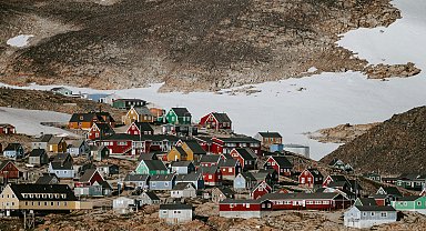 Grönland'da buzulların erimesiyle bin kilometrelik yeni kıyı şeridi oluştu