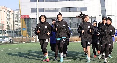 Grubunda lider olan Vangücü Kadın Futbol Takımı, destek bekliyor