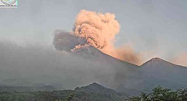 Guatemala'daki Fuego Yanardağı patladı
