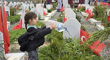 Hatay'da Deprem Şehitliği'ne bayram ziyareti