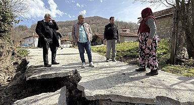 Heyelanda mahalledeki yol çöktü
