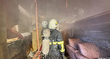 İkinci el eşya satan iş yerinde çıkan yangını itfaiye söndürdü