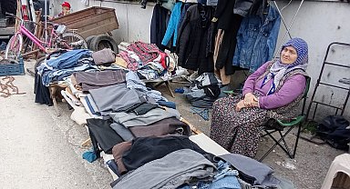 İkinci el eşya satan kadını sahte para verip dolandırdılar